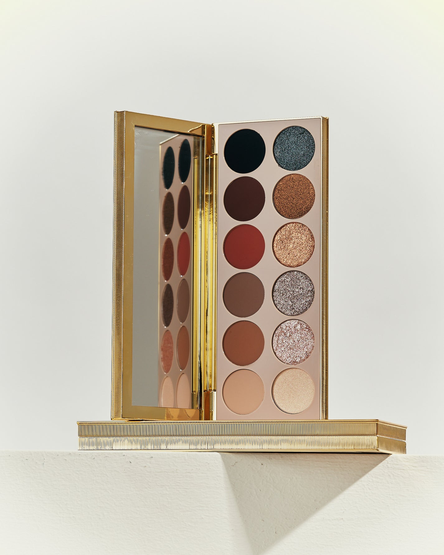 The Signature Eyeshadow Palette Vanity Makeup
